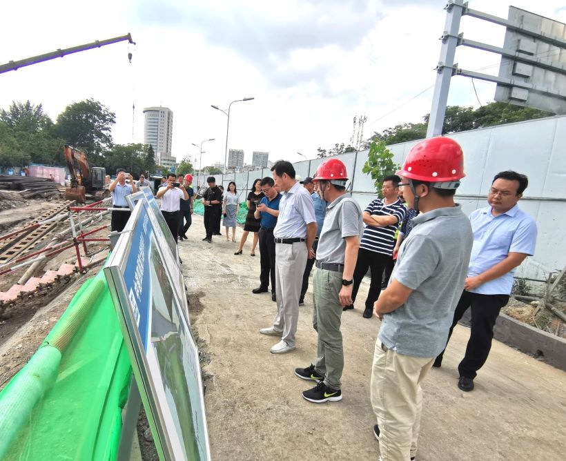 国产日韩精品欧美一区喷