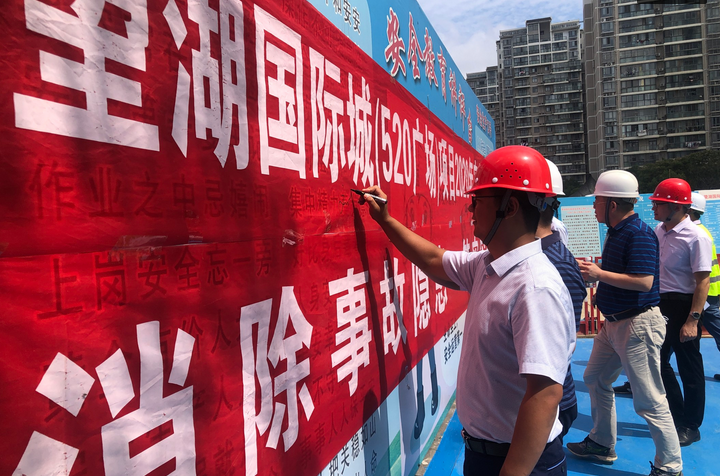 国产日韩精品欧美一区喷