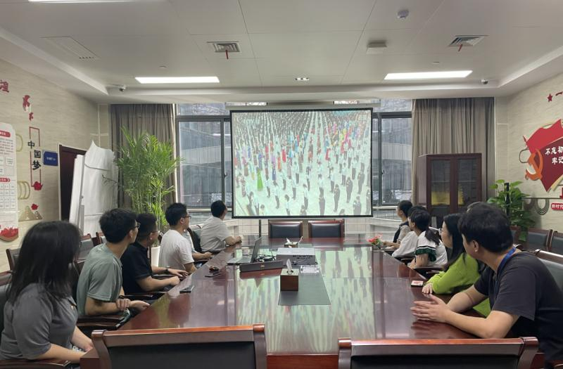 国产日韩精品欧美一区喷