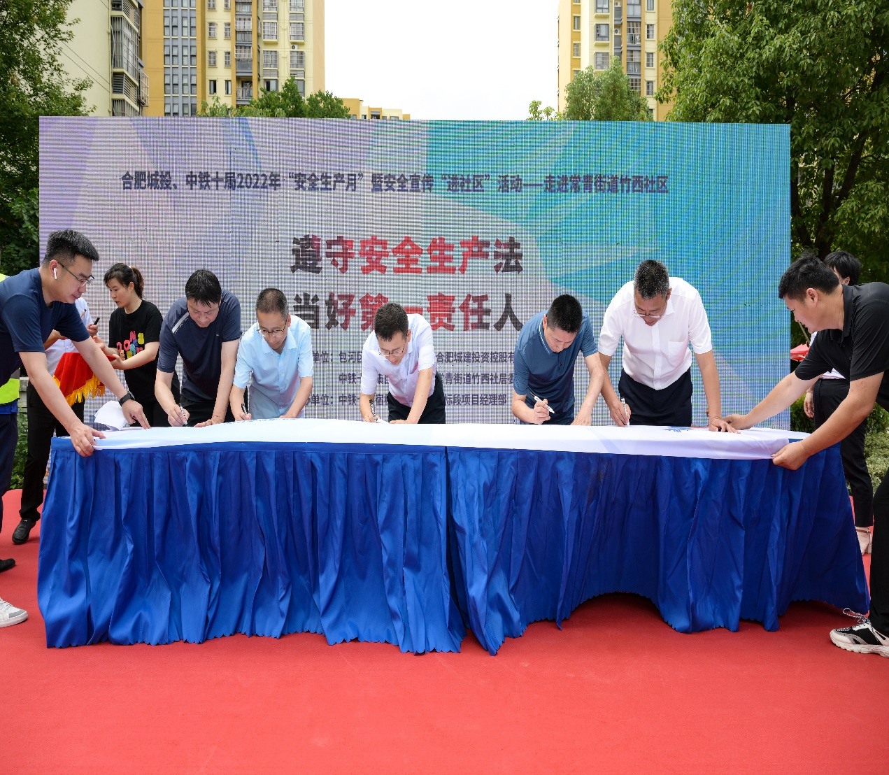 国产日韩精品欧美一区喷