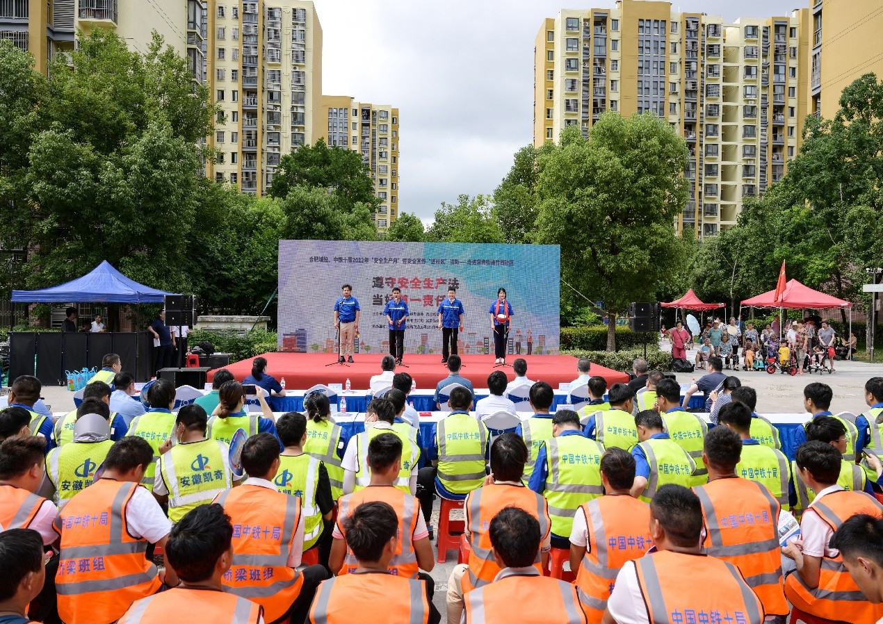 国产日韩精品欧美一区喷