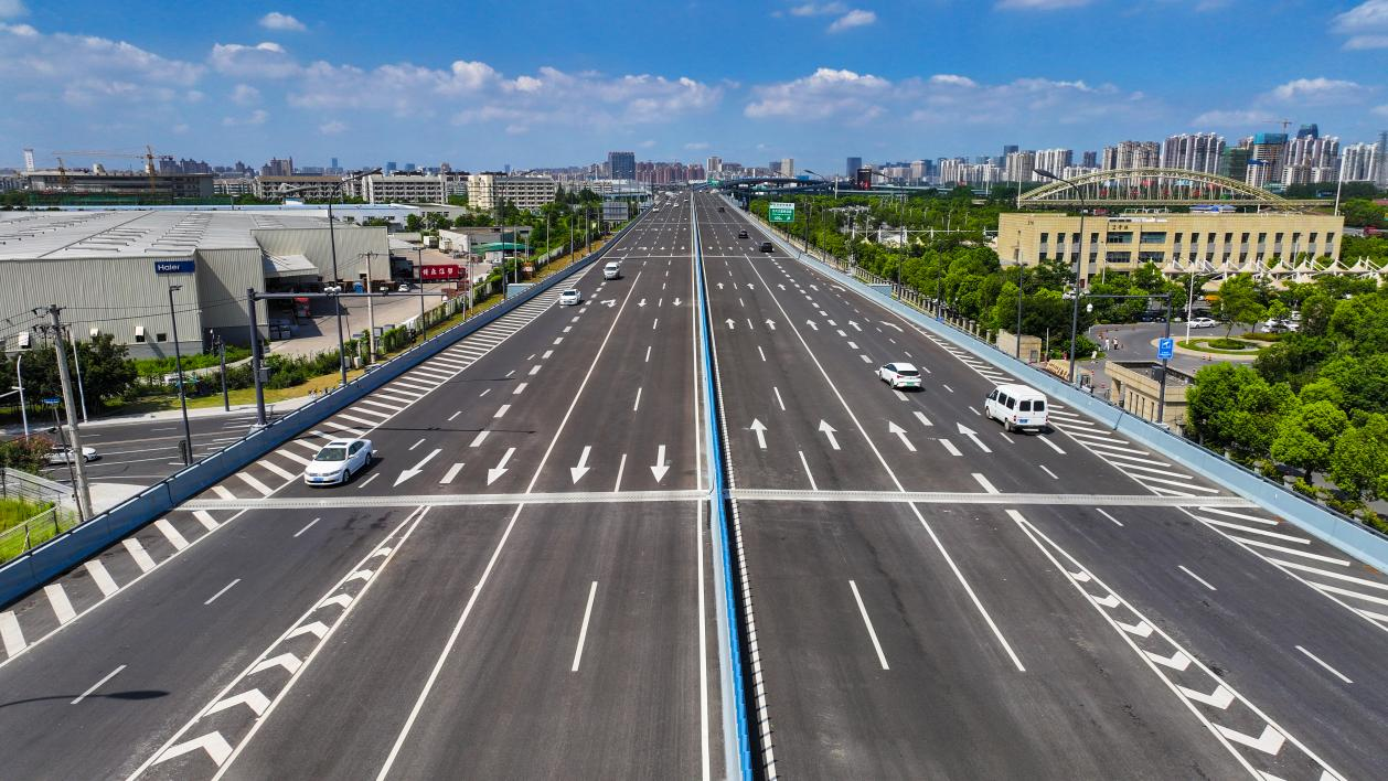 国产日韩精品欧美一区喷