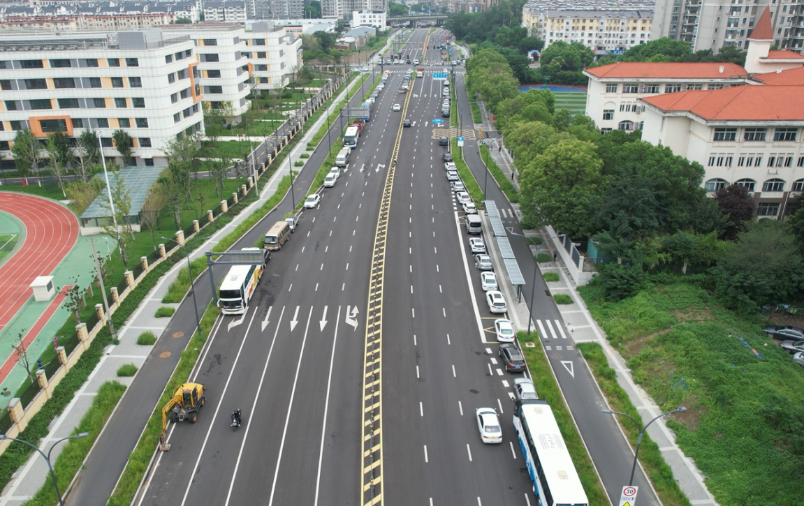 国产日韩精品欧美一区喷