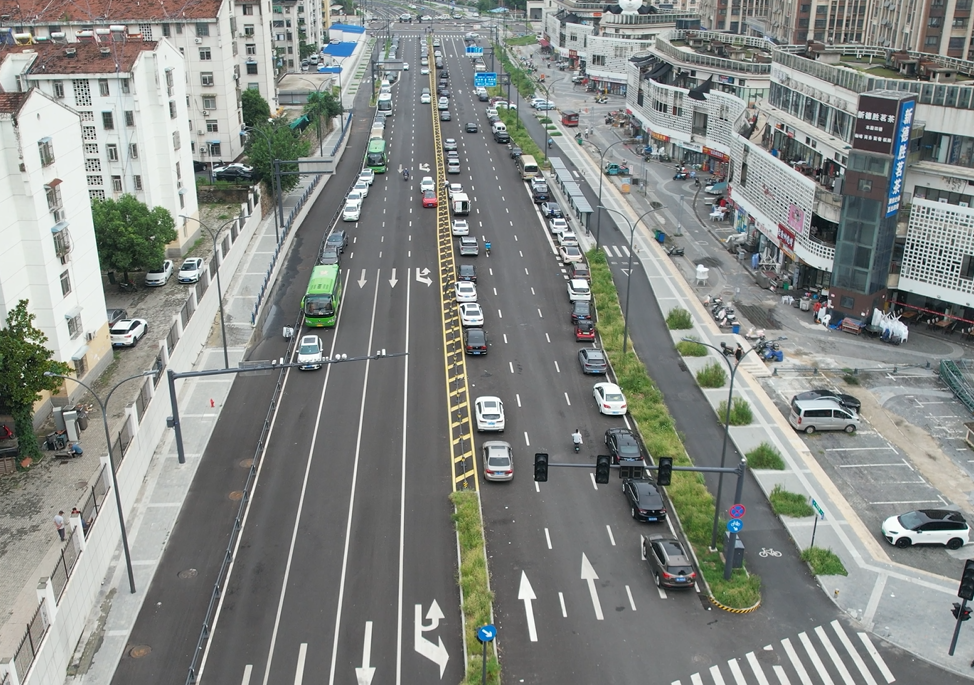 国产日韩精品欧美一区喷